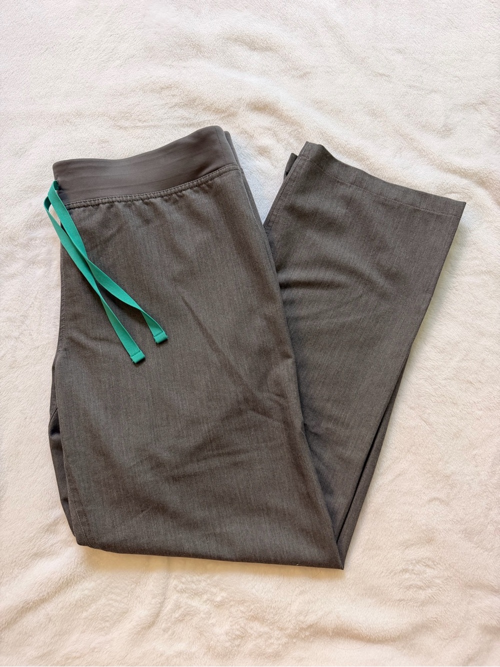 Figs Women’s Livingston Low-Rise Straight-Leg Scrub Trouser